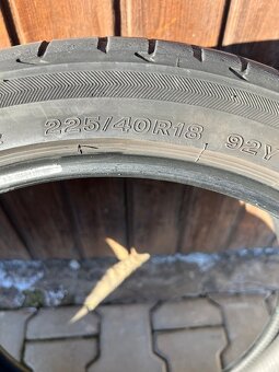 Pneu Bridgestone 225/40R18 letni - 2