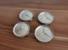 středové krytky Mercedes 64mm stříbrné nebo černé - 2