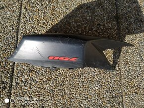 Suzuki GSX-R 750 podsedlovy plast - 2