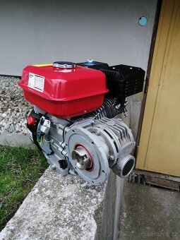 Prodám díly na špalíkovač/drtič/-benzín motor-nový-200ccm - 2