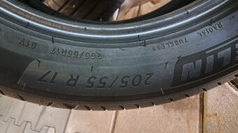 Prodám letní pneumatiky Michelin 205/55 R17 - 2