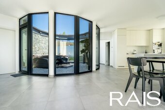 Rodinný dům s designovým atriem - 2