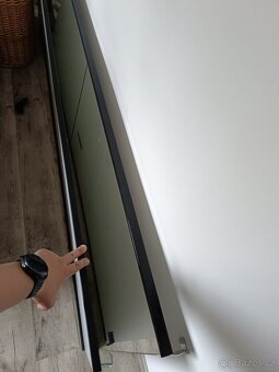 Skříň s posuvnými dveřmi a zrcadlem - 2