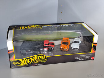 Hot Wheels diorama - 4x model - Porsche,Datsun,Toyota - 2