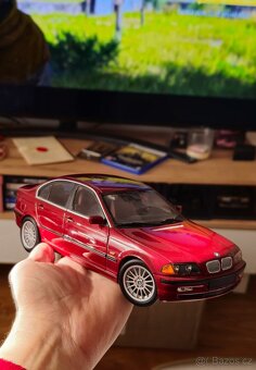 BMW E46 328i 1:18 UT Models - 2