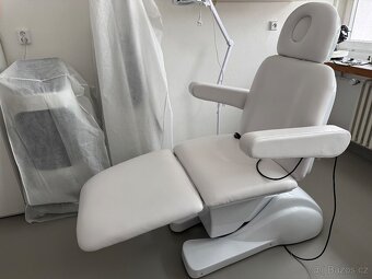 Bílé elektrické kosmetické lehátko, křeslo včetně lampy NOVÉ - 2