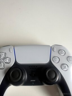 Ovladač na Playstation 5 - 2