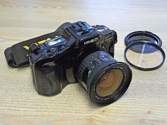 Analog Minolta Dynax 7xi + zoom Cosina 19-35mm (1991) - 2