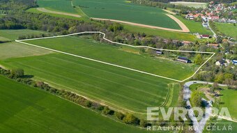 Prodej jedinečné nemovitosti obklopeného přírodou v Senešnic - 2