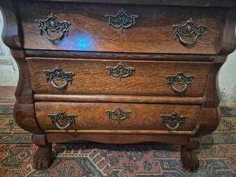 Šuplíková dubová barokní komoda - břichatka - 2