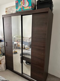 Rezervace Postel, šatní skříň, 2x stolek - 2