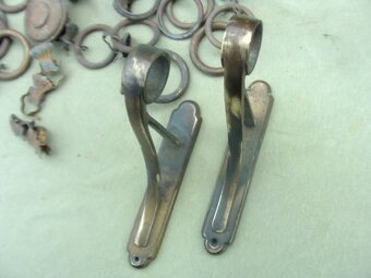 Staré mosazné záclonové díly - 2