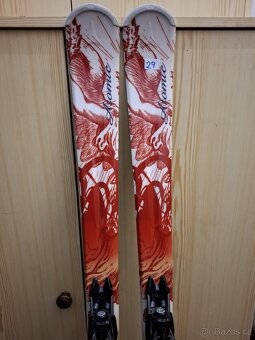 Sjezdové carvingové lyže Atomic MINX v délce 141 cm - 2