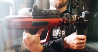 Funkčně nastřelovací pistole. - 2