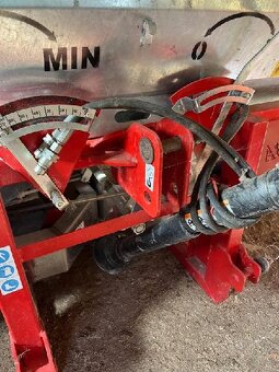 ROZMETADLO HNOJIV - 2