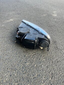 VW TOUAREG r.v. 11/2002 -11/2006 PRAVÉ PŘEDNÍ SVĚTLO H7+H9 - 2