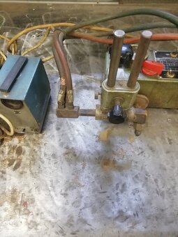 pálicí strojek - 2