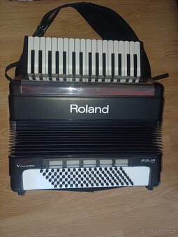 Roland FR-2 Grey V-Accordion - 2