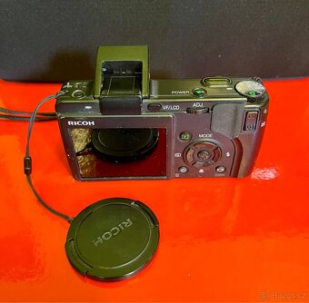 Ricoh Caplio GX100 – 10.0 MP (na náhradní díly) - 2