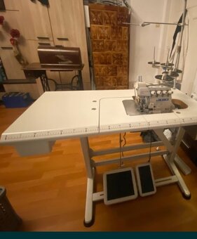 Průmyslový 5 nitny overlock Juki MO-6716s - 2