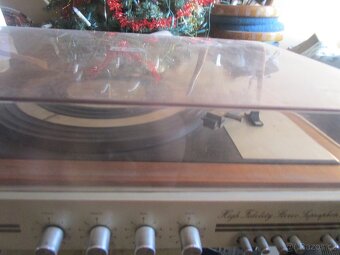 starý gramofon Tesla s reproduktory+desky - 2