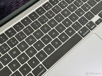 Apple MacBook Air M2 / 8GB / 512GB / Space Grey - pruhy LCD - 2