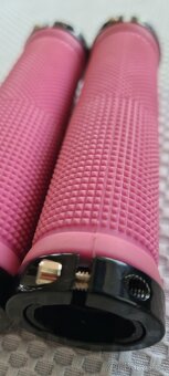 525 - Double Lock gumové gripy - NOVÉ - 2