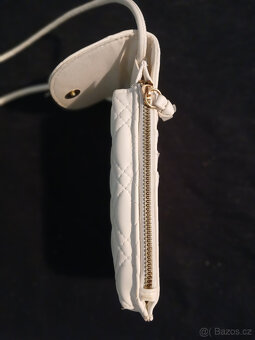 bílé pouzdro na mobil závěsné - 2
