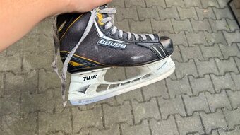 Hokejové brusle Bauer Supreme – velikost EUR 43 / UK 8,5 - 2