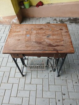Šicí stroj Lada - 2