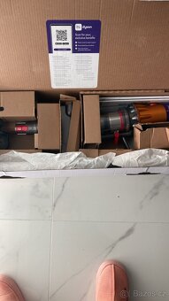 Dyson vysavač v12 detect - 2