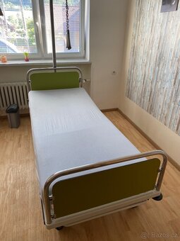 Mech. polohovací lůžko+antidekubit. matrace+závěsné madlo - 2