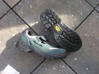 NOVÁ PRACOVNÍ OBUV - 2