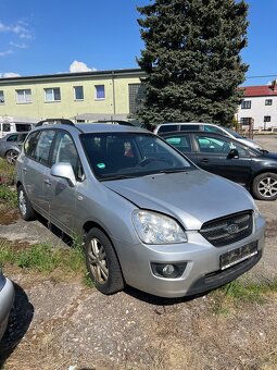 Kia carens - 2