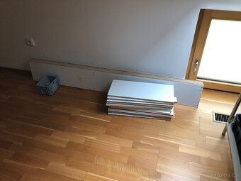Prodám 2 kusy zánovních knihoven IKEA GERSBY - 2
