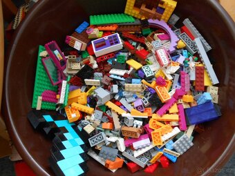 Lego mix 2kg + LEGO uložný box 15x12cm - kusy a druhy foto - 2
