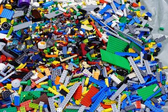 Lego 24,6 kg + návody - 2