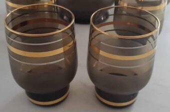 Skleněný džbánek a 6 skleniček - 2