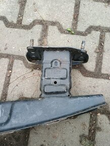 Mercedes CLA W117 držák - výztuha nárazníku zadního - 2