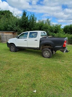 TOYOTA HILUX - 2