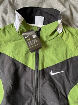 Zelená větrovka Nike Windbreaker - 2