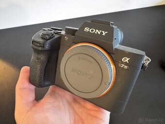 Sony A7 III + náhradní baterie a duální nabíječka - 2