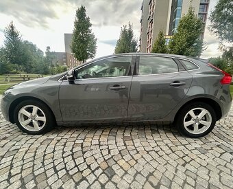 VOLVO V40 2.0D3 110KW 5VÁLEC-AUTOMAT-KAMERA-COCKPIT-98tkm - 2