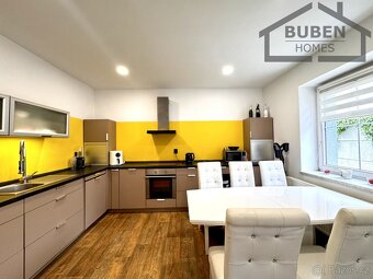 RD 7+kk (užitná plocha 250 m²), letní kuchyň, kolna, pergola - 2