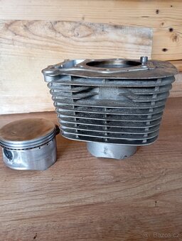 Válec a píst Suzuki savage 650 - 2