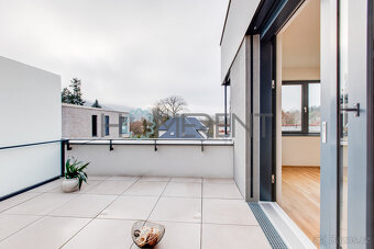 Pronájem moderního bytu 2+kk s terasou v novostavbě, Černoši - 2