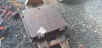 Litinový poklop 77x77 - 2