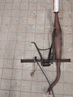 kříž se stojanem mustang - 2