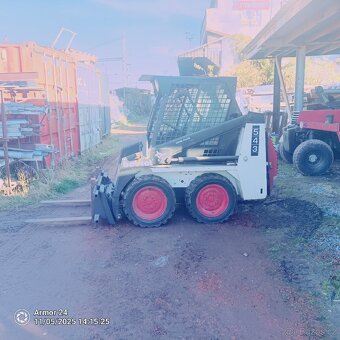 Smykový nakladač Bobcat 543 - 2