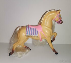 Barbie kůň - 2